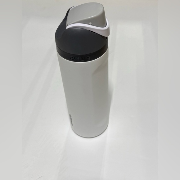 New! Owala White and Black insulated Water Bottle - Picture 1 of 3